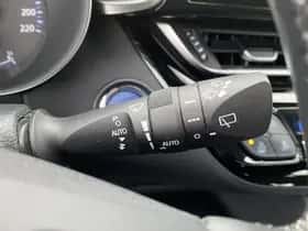 Toyota C-HR (2019) thumbnail 32