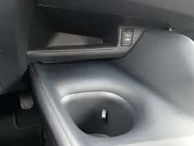 Toyota C-HR (2019) thumbnail 37