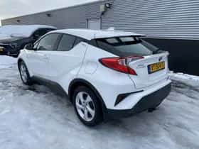 Toyota C-HR (2019) thumbnail 6