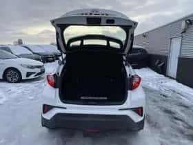 Toyota C-HR (2019) thumbnail 8