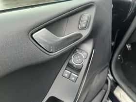 Ford Fiesta (2018) thumbnail 38