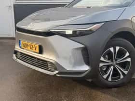 Toyota bZ4X (2025) thumbnail 2