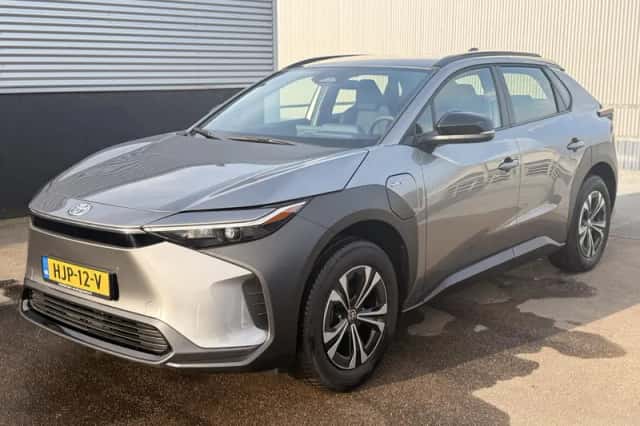 Toyota bZ4X (2025) thumbnail 4
