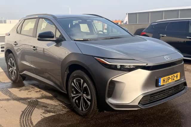 Toyota bZ4X (2025) thumbnail 6
