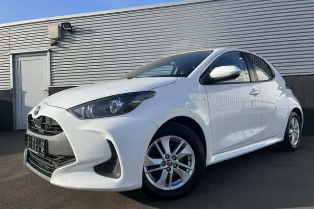 Toyota Yaris (2021) thumbnail 2