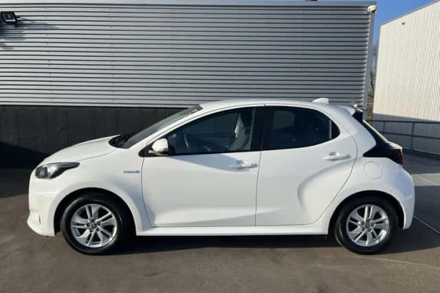 Toyota Yaris (2021) thumbnail 3