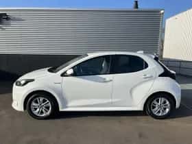Toyota Yaris (2021) thumbnail 3