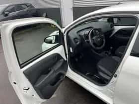 Toyota Aygo (2019) thumbnail 12