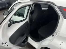 Toyota Aygo (2019) thumbnail 30