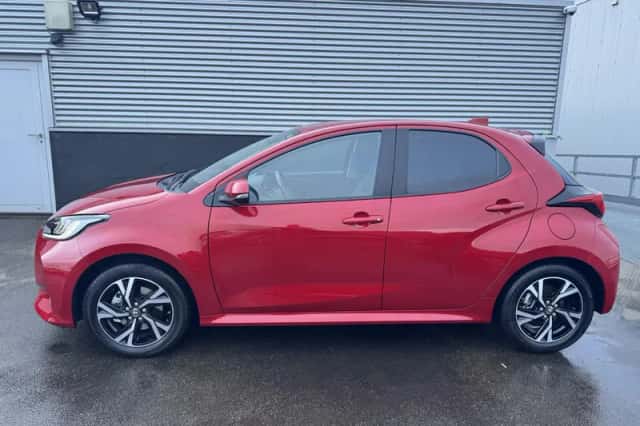 Toyota Yaris (2024) thumbnail 2
