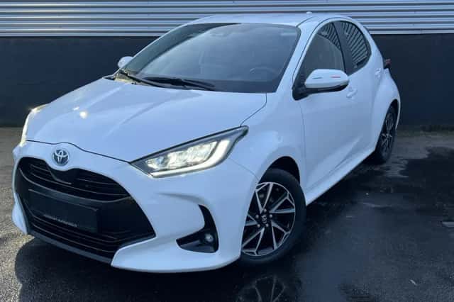 Toyota Yaris (2022) thumbnail 2