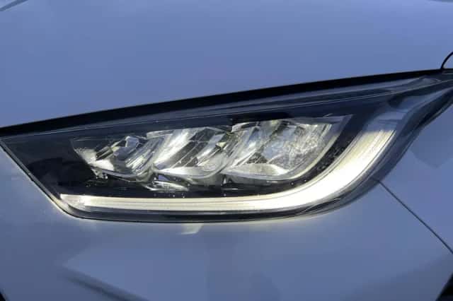 Toyota Yaris (2022) thumbnail 3