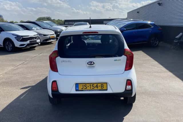 Kia Picanto (2016) thumbnail 6