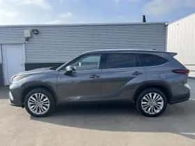Toyota Highlander (2024) thumbnail 3