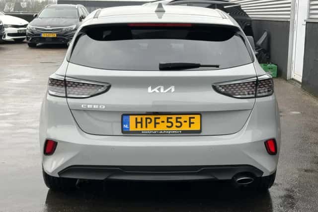 Kia Ceed (2025) thumbnail 2