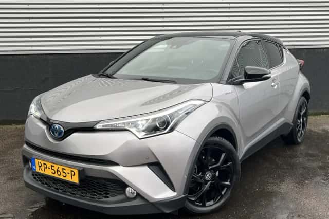 Toyota C-HR (2018) thumbnail 2