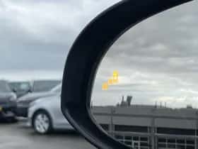 Toyota C-HR (2018) thumbnail 15