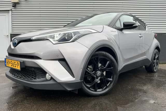 Toyota C-HR (2018) thumbnail 3