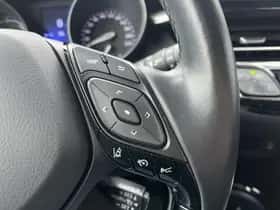 Toyota C-HR (2018) thumbnail 27