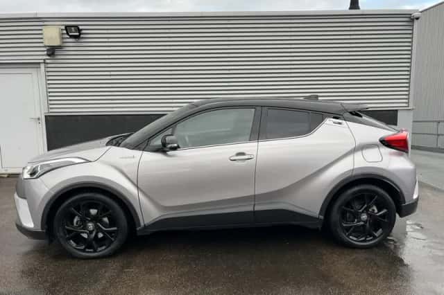 Toyota C-HR (2018) thumbnail 4