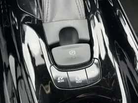 Toyota C-HR (2018) thumbnail 34
