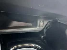Toyota C-HR (2018) thumbnail 36