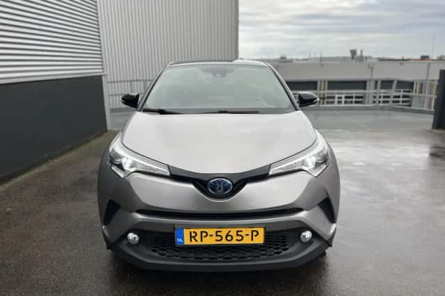 Toyota C-HR (2018) thumbnail 6