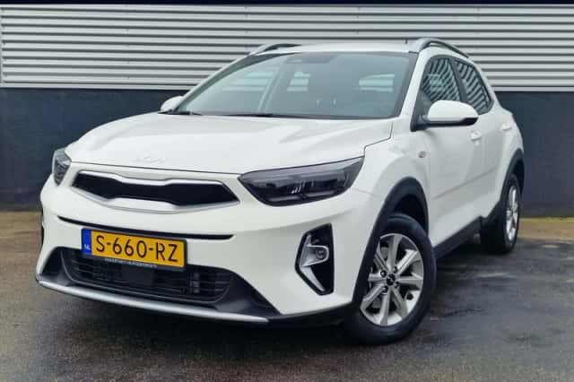 Kia Stonic (2023) thumbnail 1