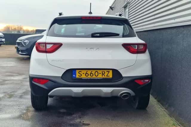 Kia Stonic (2023) thumbnail 4