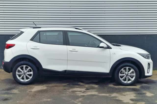 Kia Stonic (2023) thumbnail 5