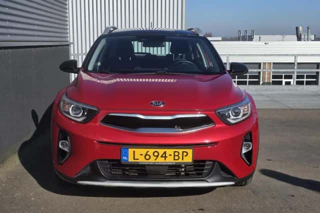 Kia Stonic (2021) thumbnail 2