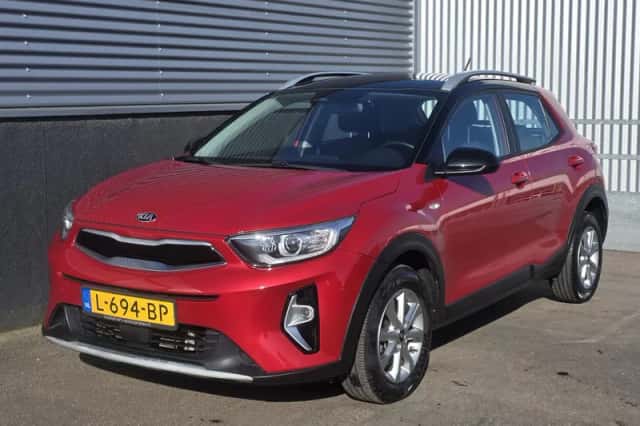 Kia Stonic (2021) thumbnail 3