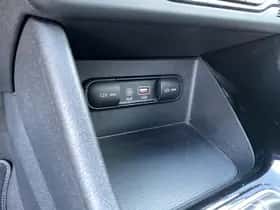 Kia Niro (2018) thumbnail 30