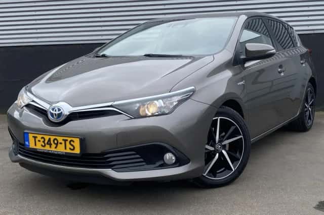 Toyota Auris (2017) thumbnail 2