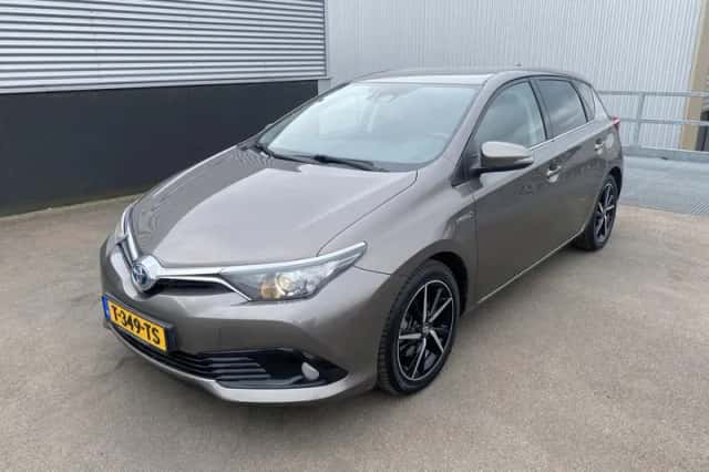 Toyota Auris (2017) thumbnail 3