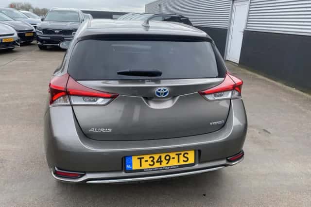 Toyota Auris (2017) thumbnail 6