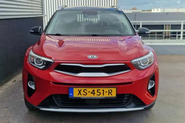 Kia Stonic (2019) thumbnail 2