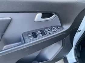 Kia Sportage (2011) thumbnail 15