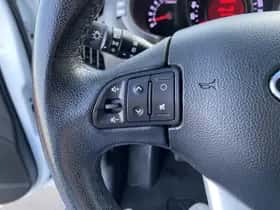 Kia Sportage (2011) thumbnail 20