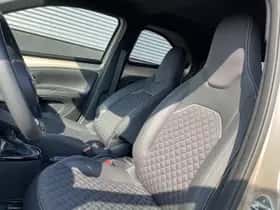 Toyota Aygo (2023) thumbnail 24