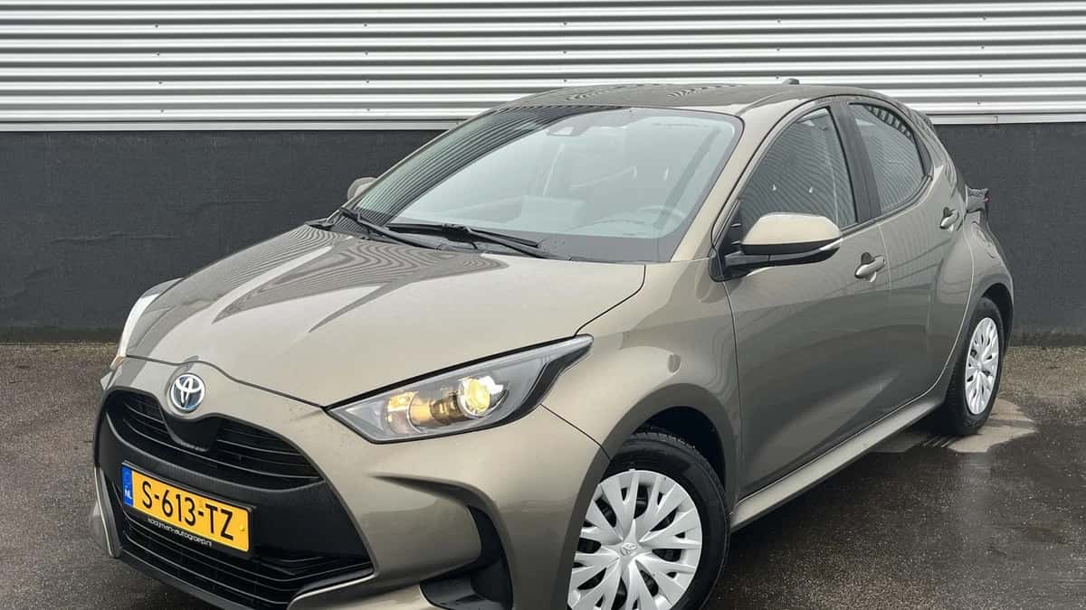Toyota Yaris (2023) — foto 1