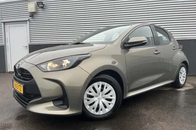 Toyota Yaris (2023) thumbnail 2