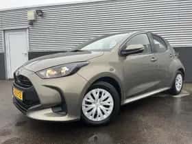 Toyota Yaris (2023) thumbnail 2