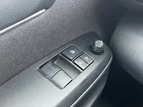 Toyota Yaris (2023) thumbnail 16