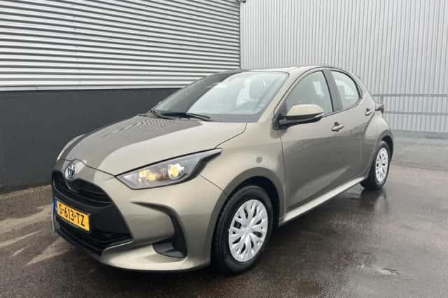 Toyota Yaris (2023) thumbnail 3