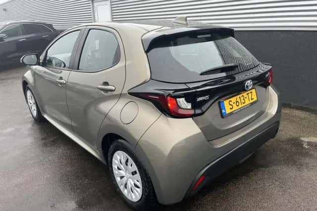 Toyota Yaris (2023) thumbnail 5