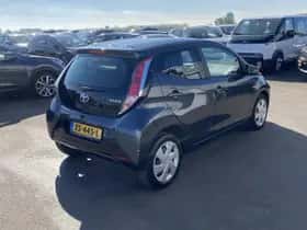 Toyota Aygo (2015) thumbnail 11