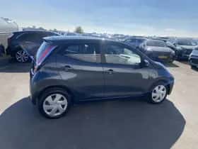 Toyota Aygo (2015) thumbnail 12