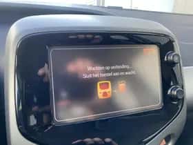 Toyota Aygo (2015) thumbnail 38