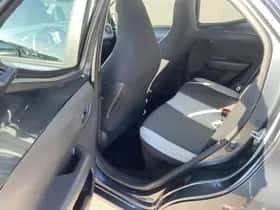 Toyota Aygo (2015) thumbnail 39